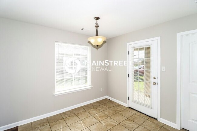 Building Photo - 4 Bedroom Pet-Friendly Home in Memphis, TN with Main Street Renewal