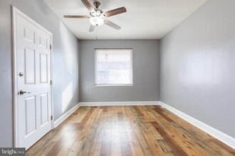 Building Photo - 422 Folcroft St