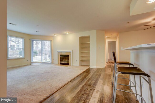 Building Photo - 3301 Sir Thomas Dr