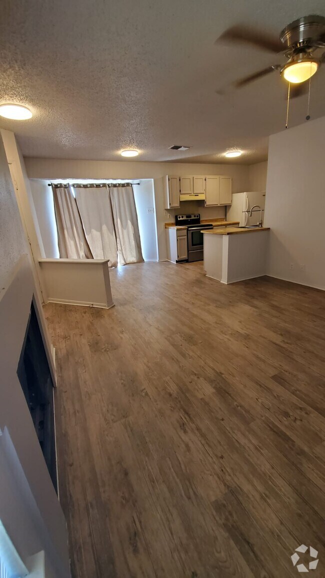 Crownwood Apartments for Rent with a Yard San Antonio, TX 3 Rentals