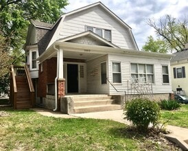 Building Photo - 1203 E Walnut St