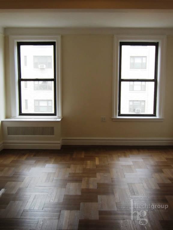 Building Photo - 242 E 72nd St