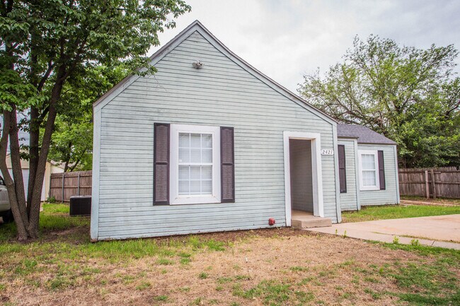 Building Photo - 2421 25th St