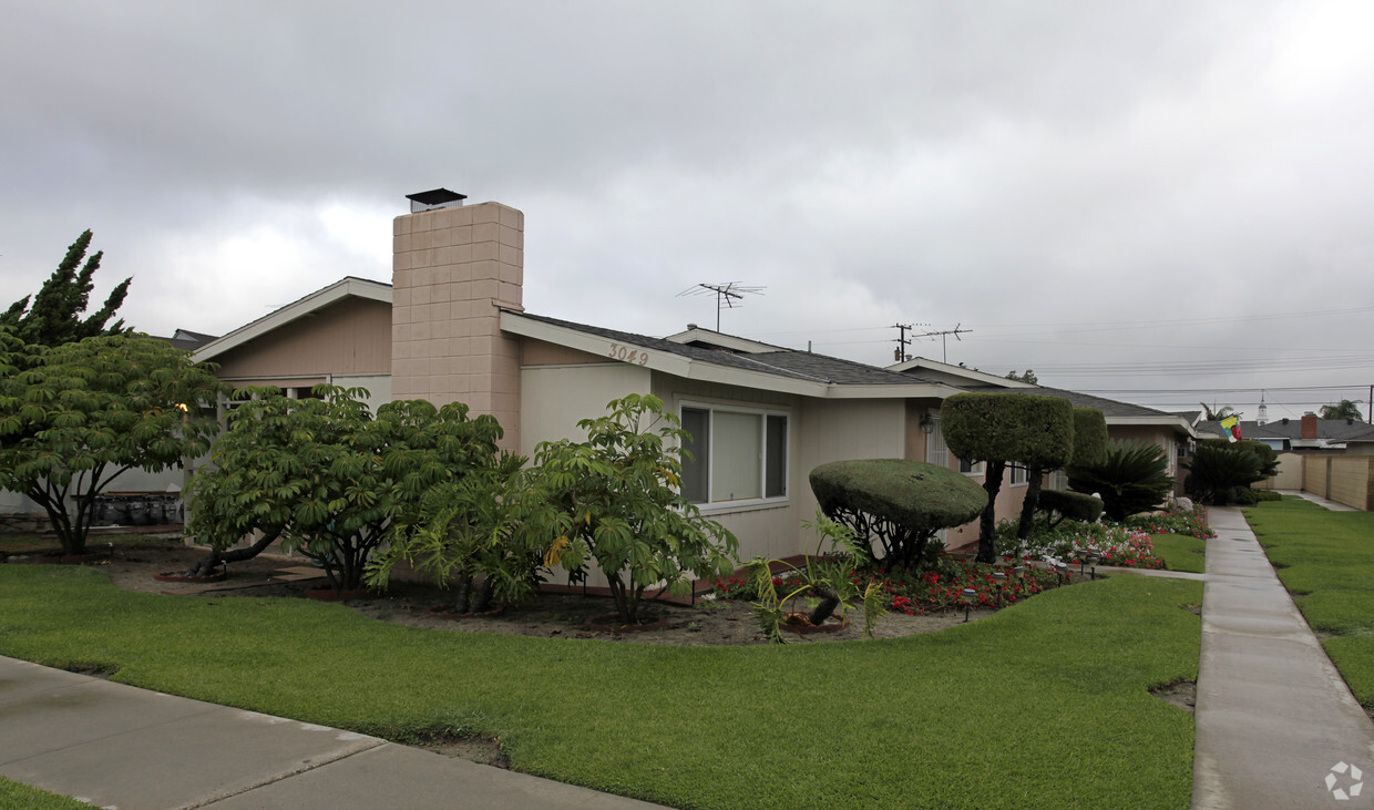 Primary Photo - 3049 W Coolidge Ave