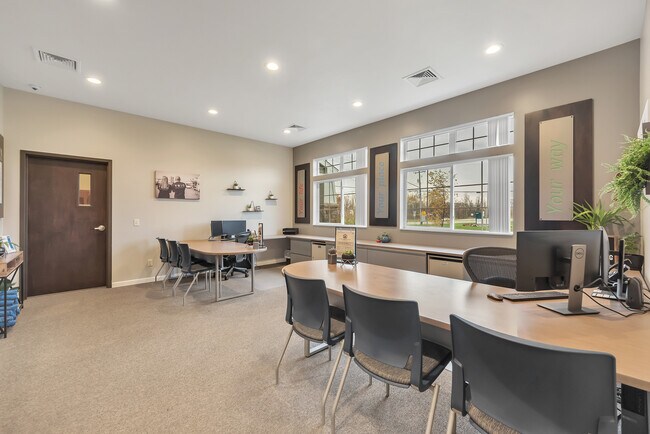 Oficina de arrendamiento de TRIO Townhomes - TRIO Townhomes