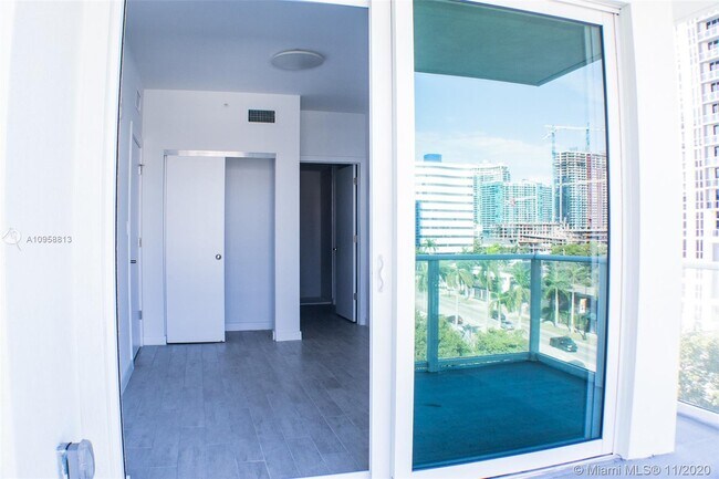 Foto del edificio - 321 NE 26th St