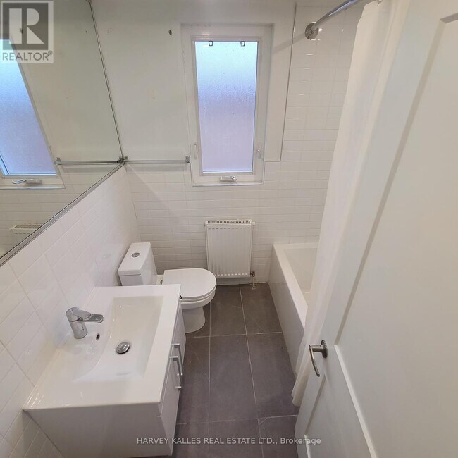 Photo du bâtiment - 521 Browns Line