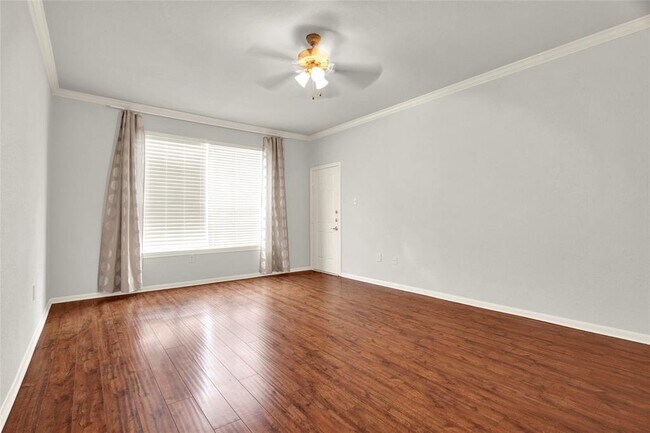 Building Photo - 2255 Braeswood Park Dr
