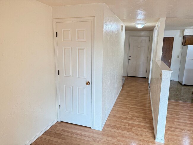Foto del edificio - Updated 2 bedroom, 1 bath with garage!