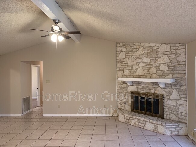 Foto del edificio - 8311 Timber Glen St