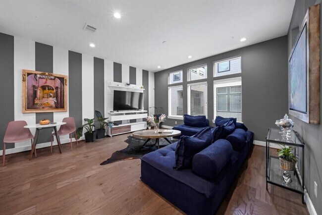 Foto del edificio - 734 W Donovan St