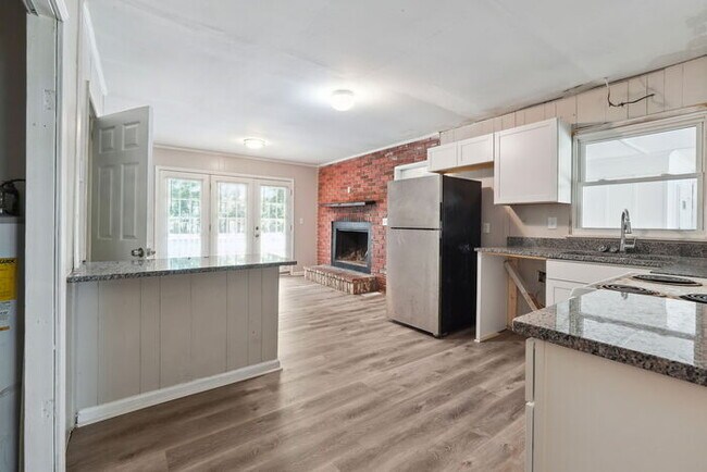 Building Photo - Inviting Exquisite Home on Rector Dr!