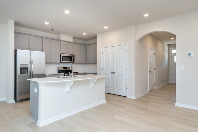 Building Photo - 300 Rodessa Ln
