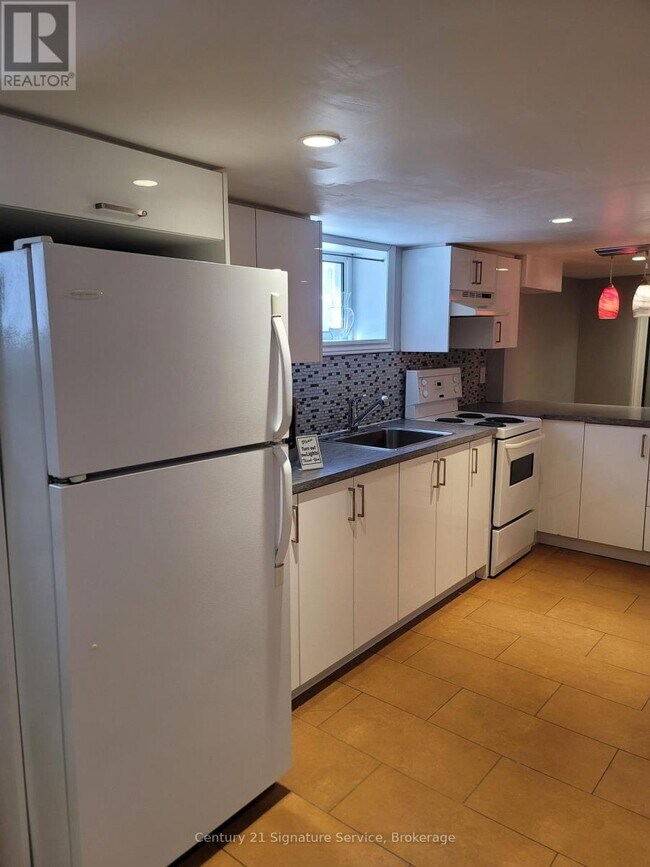 Building Photo - 170 Schell Ave