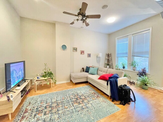 Foto del edificio - 922 S Claremont Ave