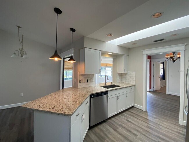 Foto del edificio - 10123 Bay Ave