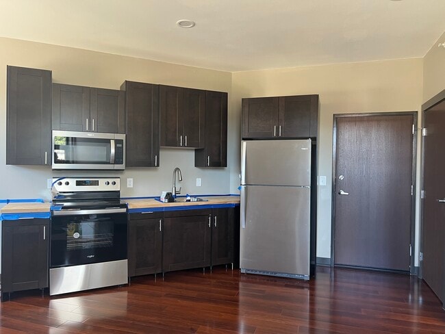 Kitchen - 2699 S Kinnickinnic Ave