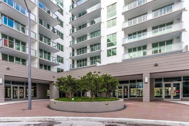 Foto del edificio - 7875 NW 107th Ave