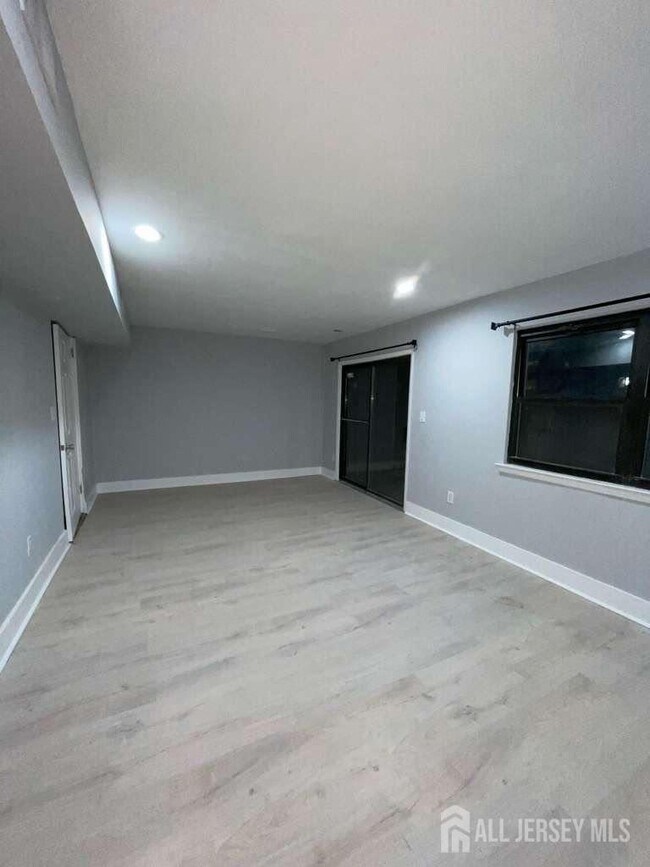 Building Photo - 807 Merrywood Dr