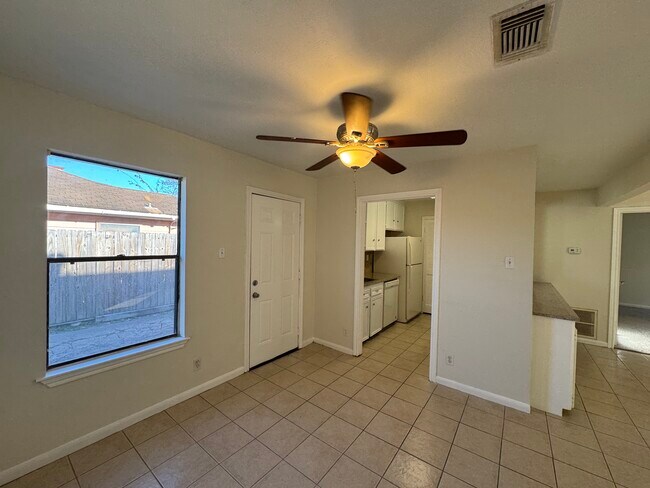 Foto del edificio - 8915 Emnora Ln