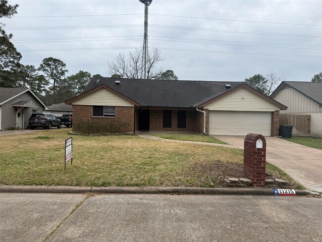 Foto del edificio - 11215 Mayfield Rd