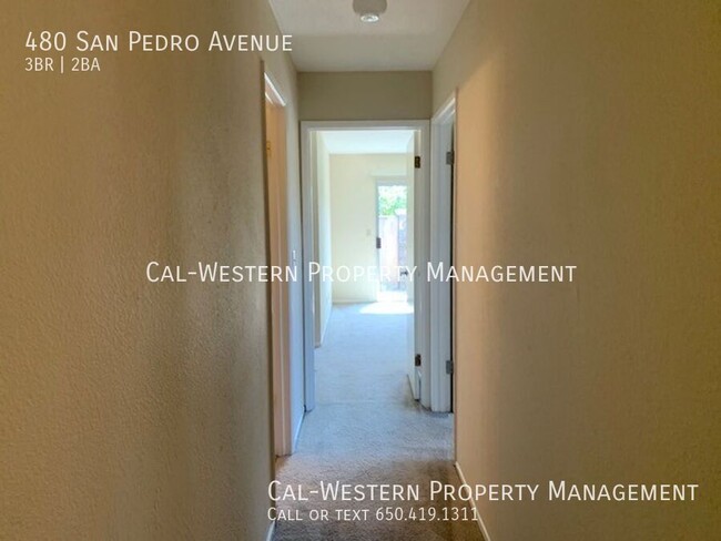Building Photo - Large Duplex With One Car Garage!