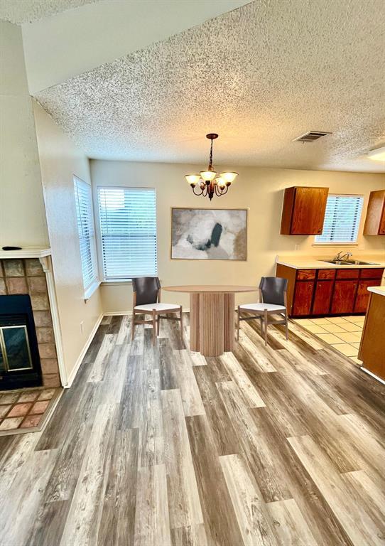 Building Photo - 3902 Stonecroft Dr
