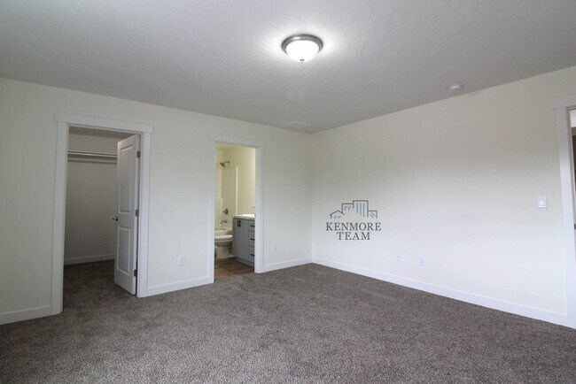 Foto del edificio - 3 Bedroom, 2.5 Bath + Flex Room Townhome in Kennewick