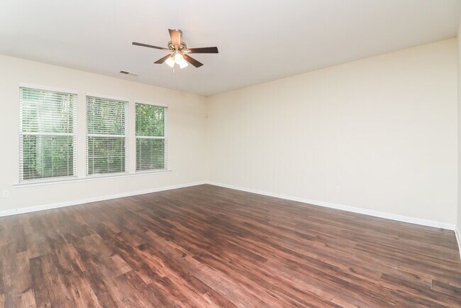 Foto del edificio - 374 Darbys Run Ct