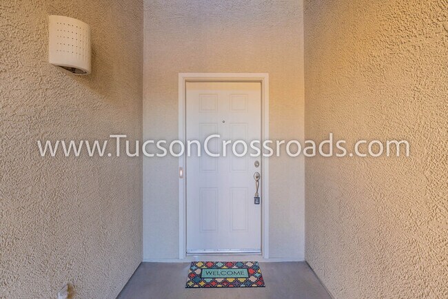 Building Photo - 4 Bedroom / 2 Bathroom Home