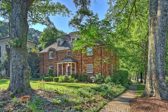 Building Photo - 2300 Beverly Dr