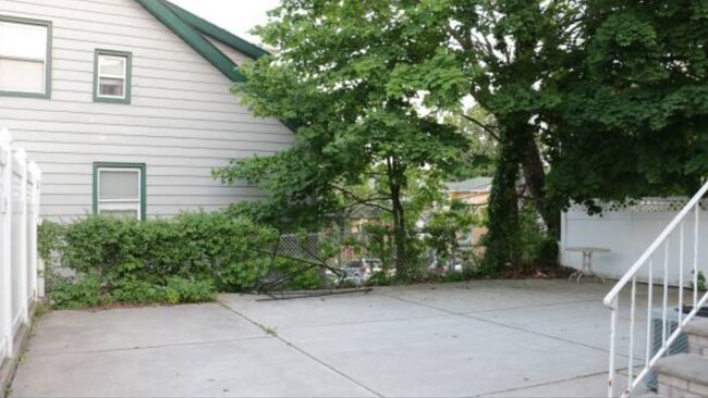 Foto del edificio - 46 Evelyn Pl