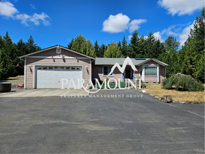 Building Photo - 70 NE Daly Dr