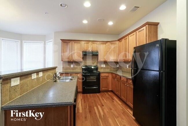 Building Photo - 3310 Castleberry Village Cir