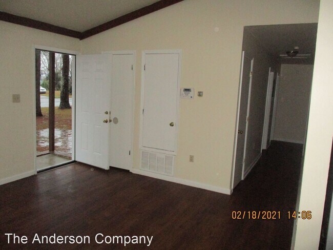 Building Photo - 3 br, 1.5 bath House - 2310 Beachview Dr.