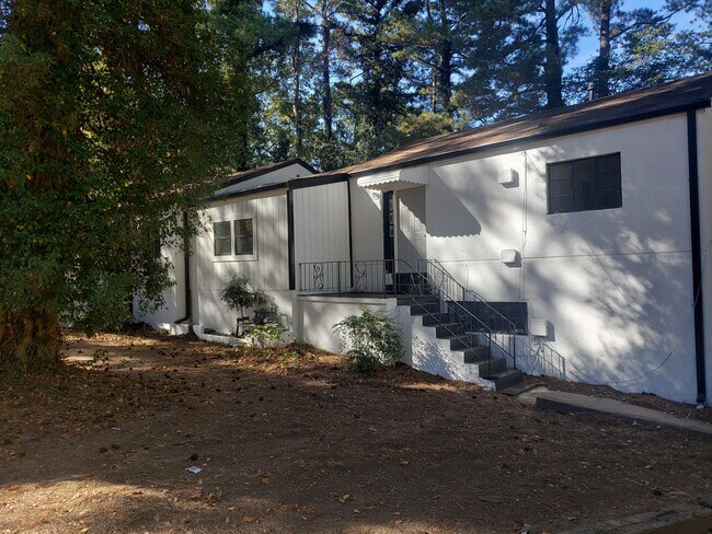 Building Photo - 1377 Lockwood Dr SW