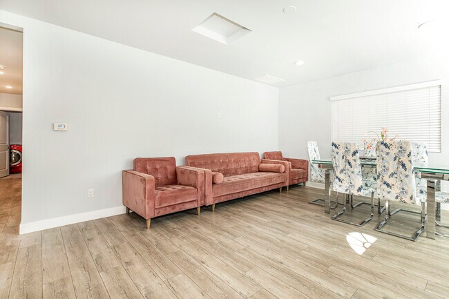 Foto del edificio - 10563 Vinedale St