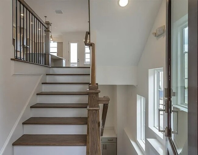 Foto del edificio - 625 Broadview Terrace NE