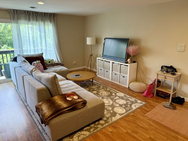 Building Photo - 835 Waterview Cir