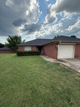 Building Photo - 1205 N Nashville Pl