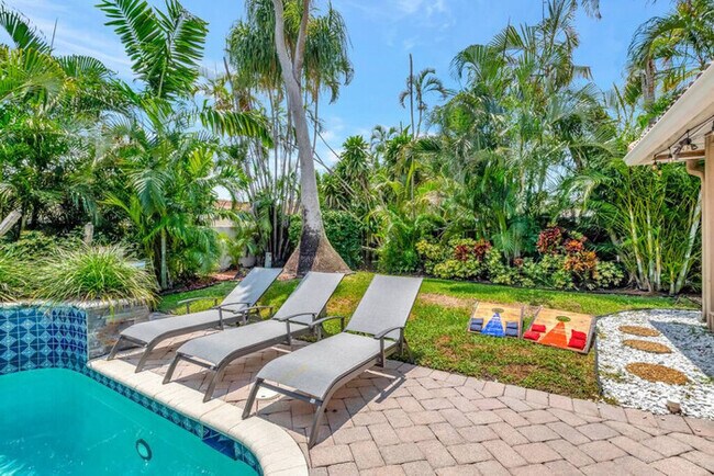 Foto del edificio - Idyllic Boca Pool Home: 4/2.5 + Study-FAU ...