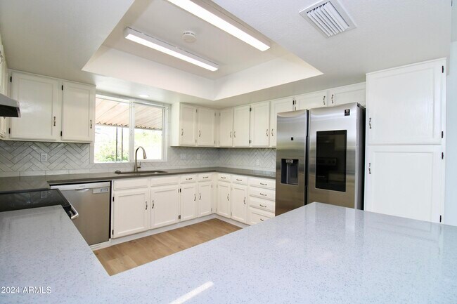 Building Photo - 10312 E Cactus Rd