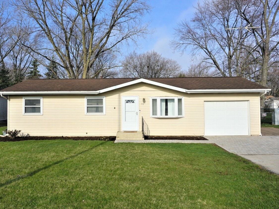 713 Cottage St, Shorewood, IL 60404 House Rental in Shorewood, IL