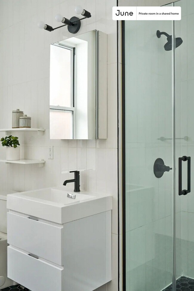 Foto del edificio - Room in Shared 4.0 bed/2 bath home