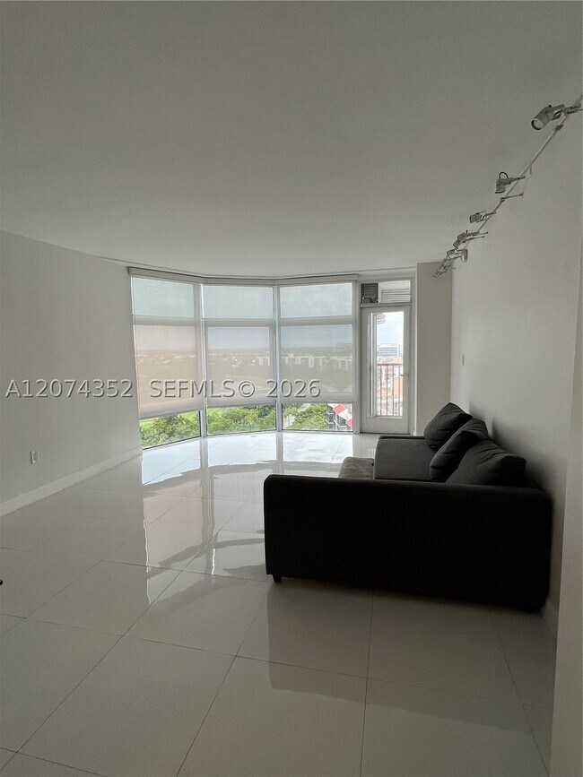 Foto del edificio - 3375 N Country Club Dr
