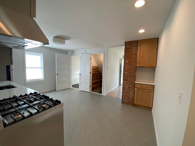 Building Photo - 27 8th St