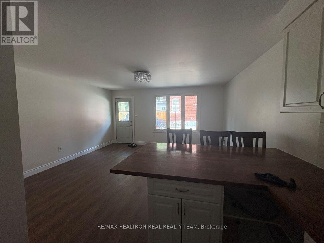 Photo principale - 1129 Cannon St E