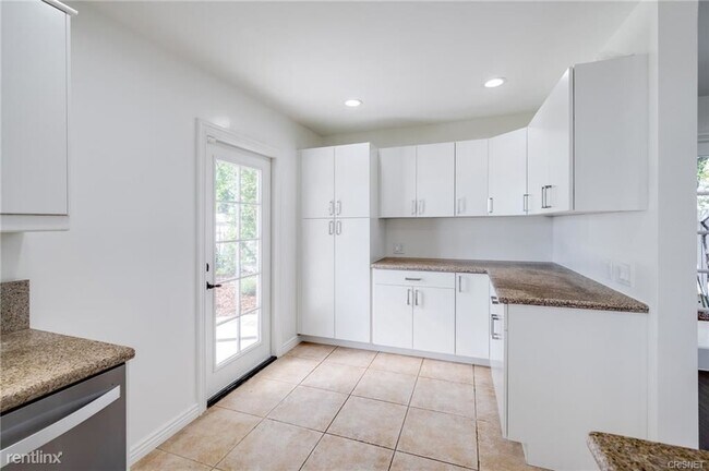 Building Photo - 4 br, 3.5 bath House - 7126 Atheling Way