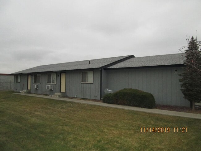 Building Photo - Duplex off of 48th Ave!