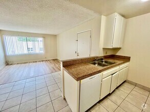 Building Photo - 3917 Spring Dr